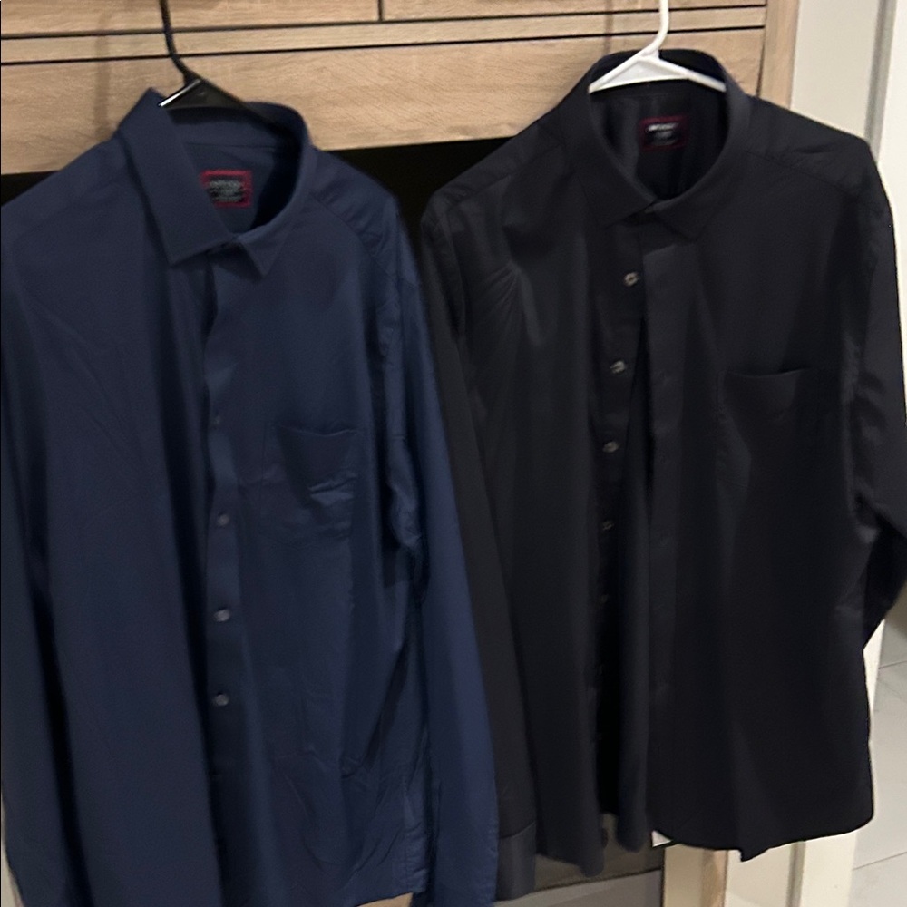 UNTUCKit Navy and Black Dress Shirts
Set of 2. XL Tall Slim
